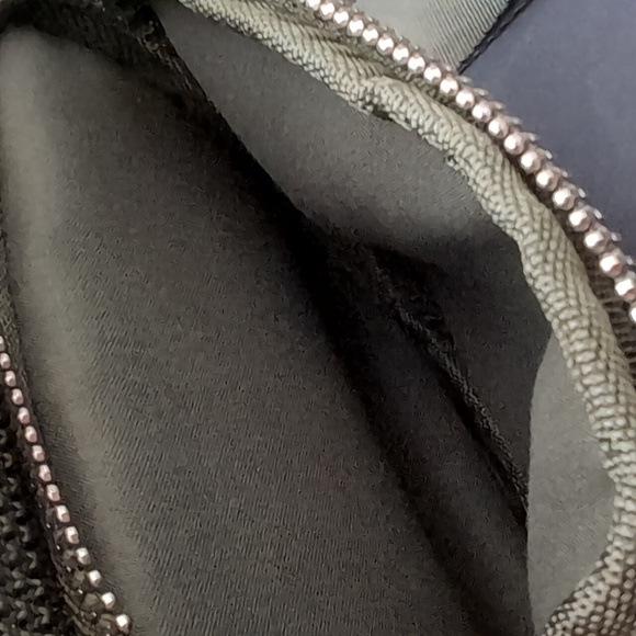 Steve Madden NYC, Women's Green Shimmer, Rhinestone Crossbody/Fanny Pack. - Picture 7 of 11